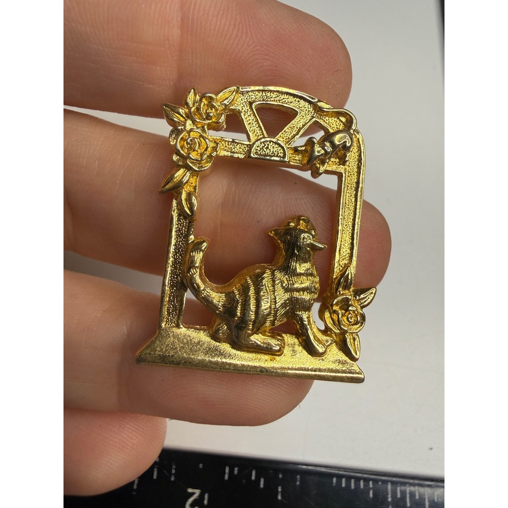 Gold Tone Cat in Window Rose Frame Lapel Pin Whimsical Animal Jewelry